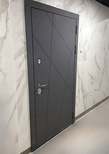 Серая дверь для квартиры